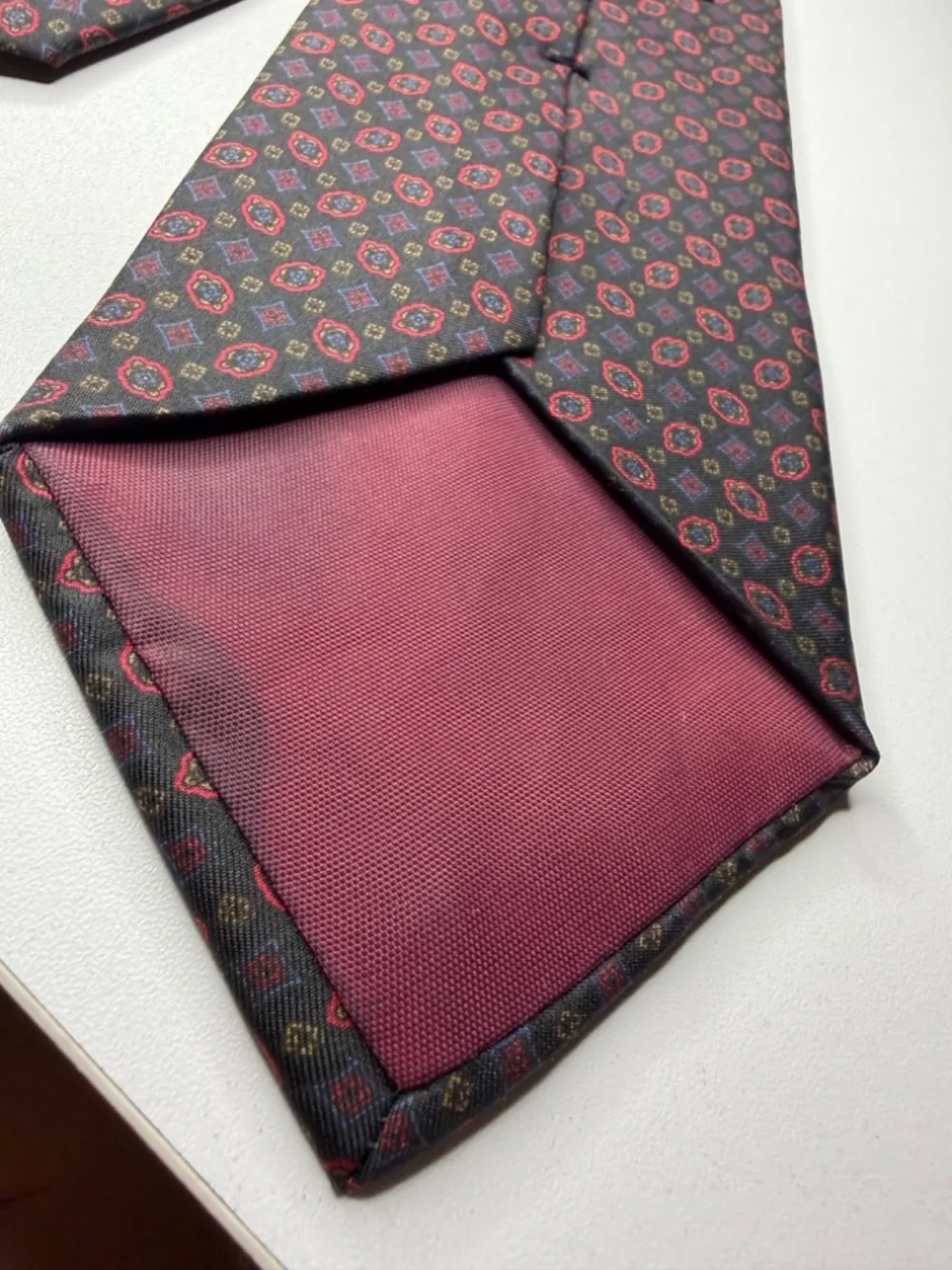 Vintage 102 Madison Italian Silk Neck Tie Navy Blue Red Made in USA 59